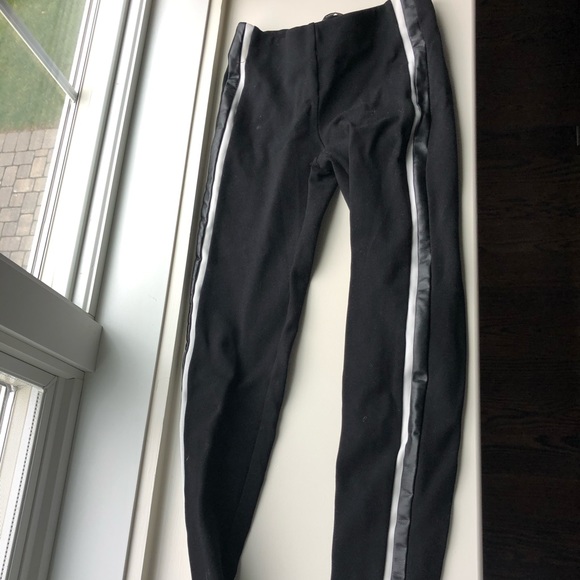 black pants - Picture 1 of 1